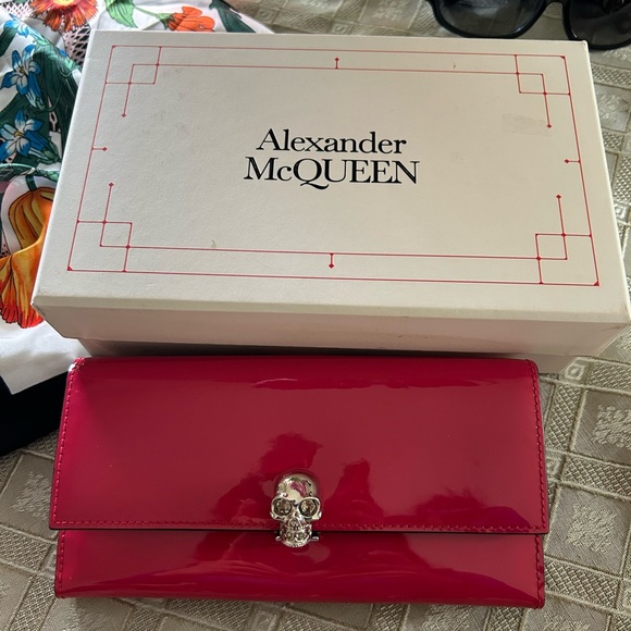 Alexander McQueen Handbags - Alexander McQueen pink skull patent leather clutch continental wallet & gift box